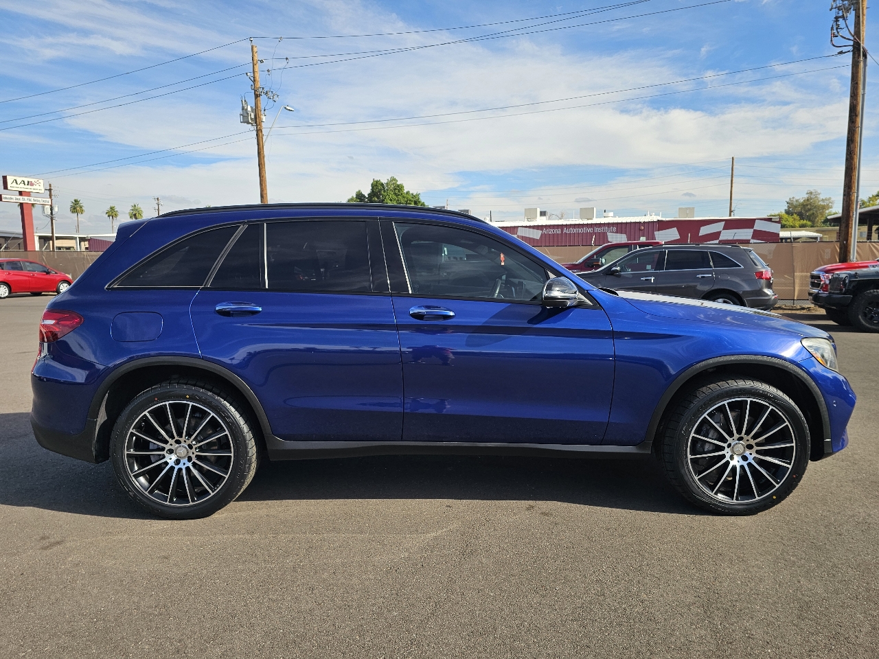 Mercedes-Benz GLC GLC 300 4MATIC SUV 2017