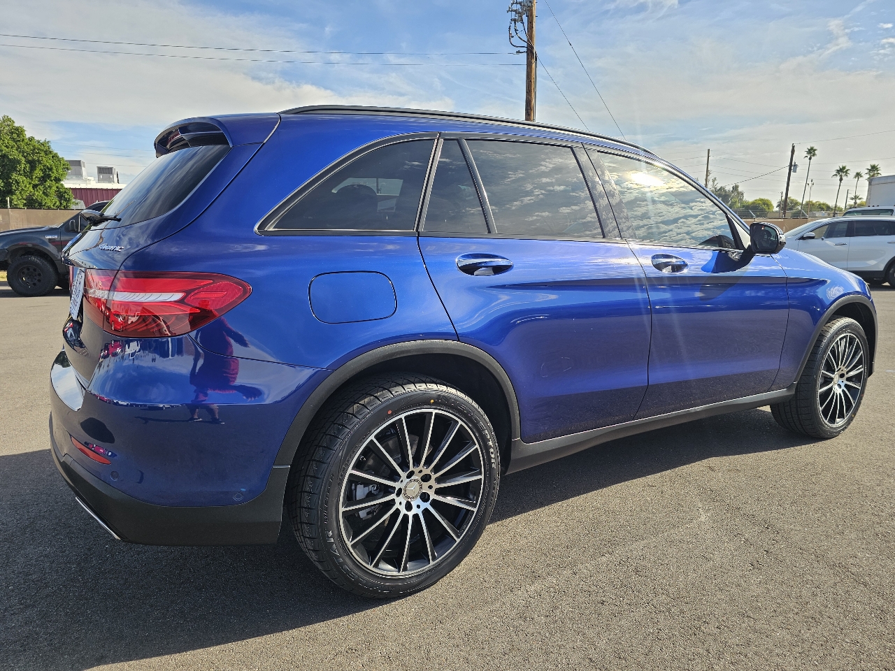 Mercedes-Benz GLC GLC 300 4MATIC SUV 2017