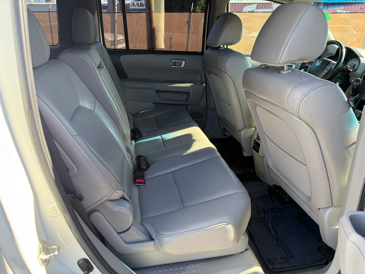 Honda Pilot 2WD 4dr Touring w/RES & Navi 2012