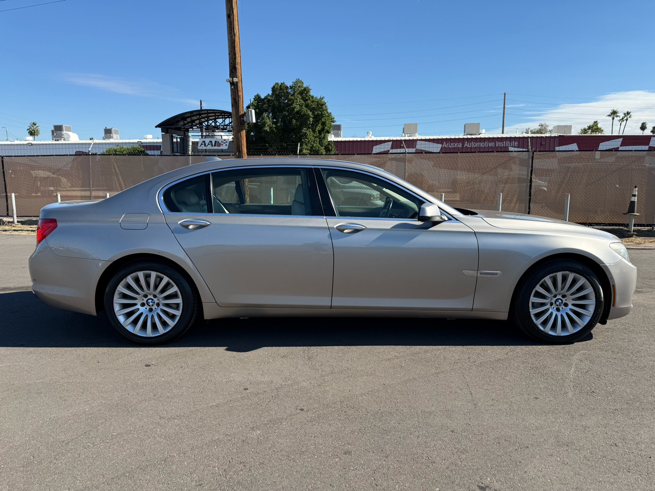 BMW 7 Series 4dr Sdn 750Li 2009