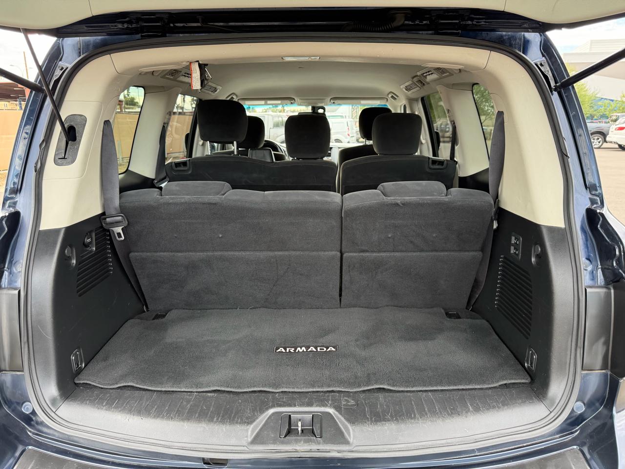 Nissan Armada 4x2 SV 2017