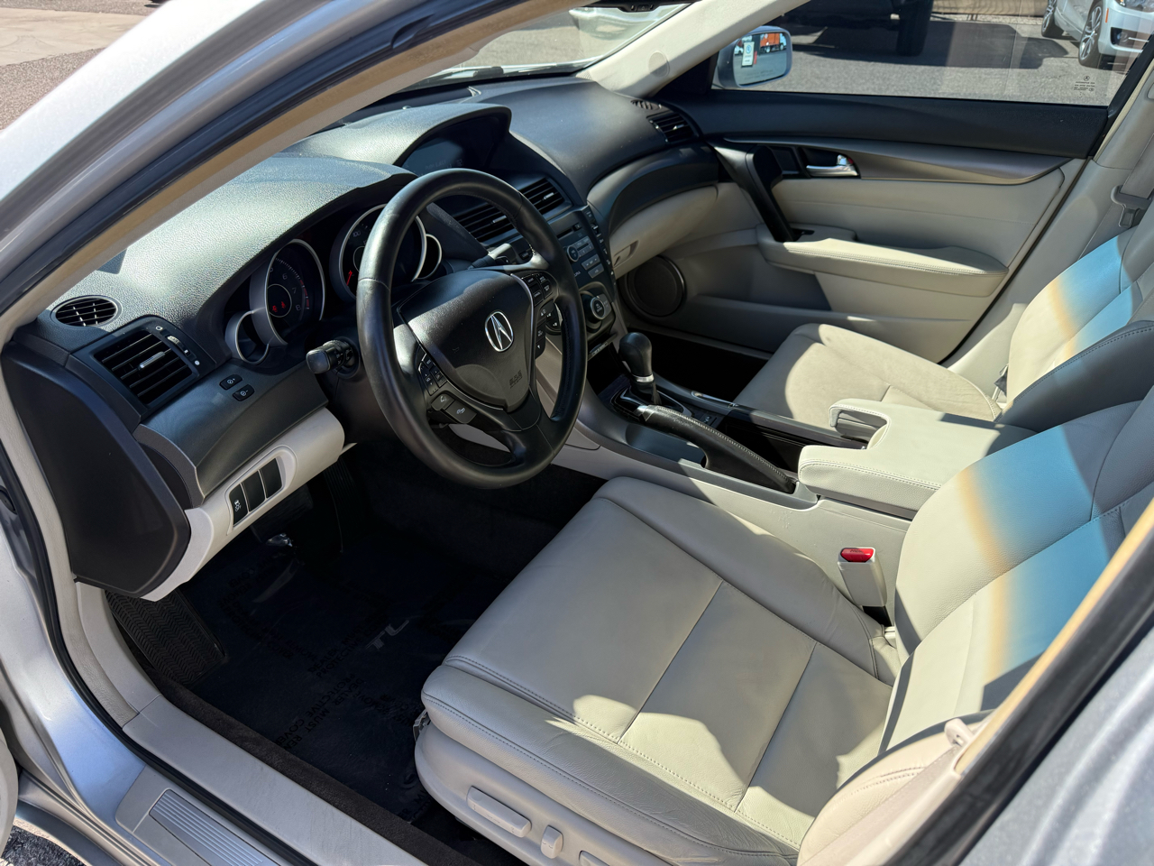 Acura TL 4dr Sdn Auto 2WD 2012