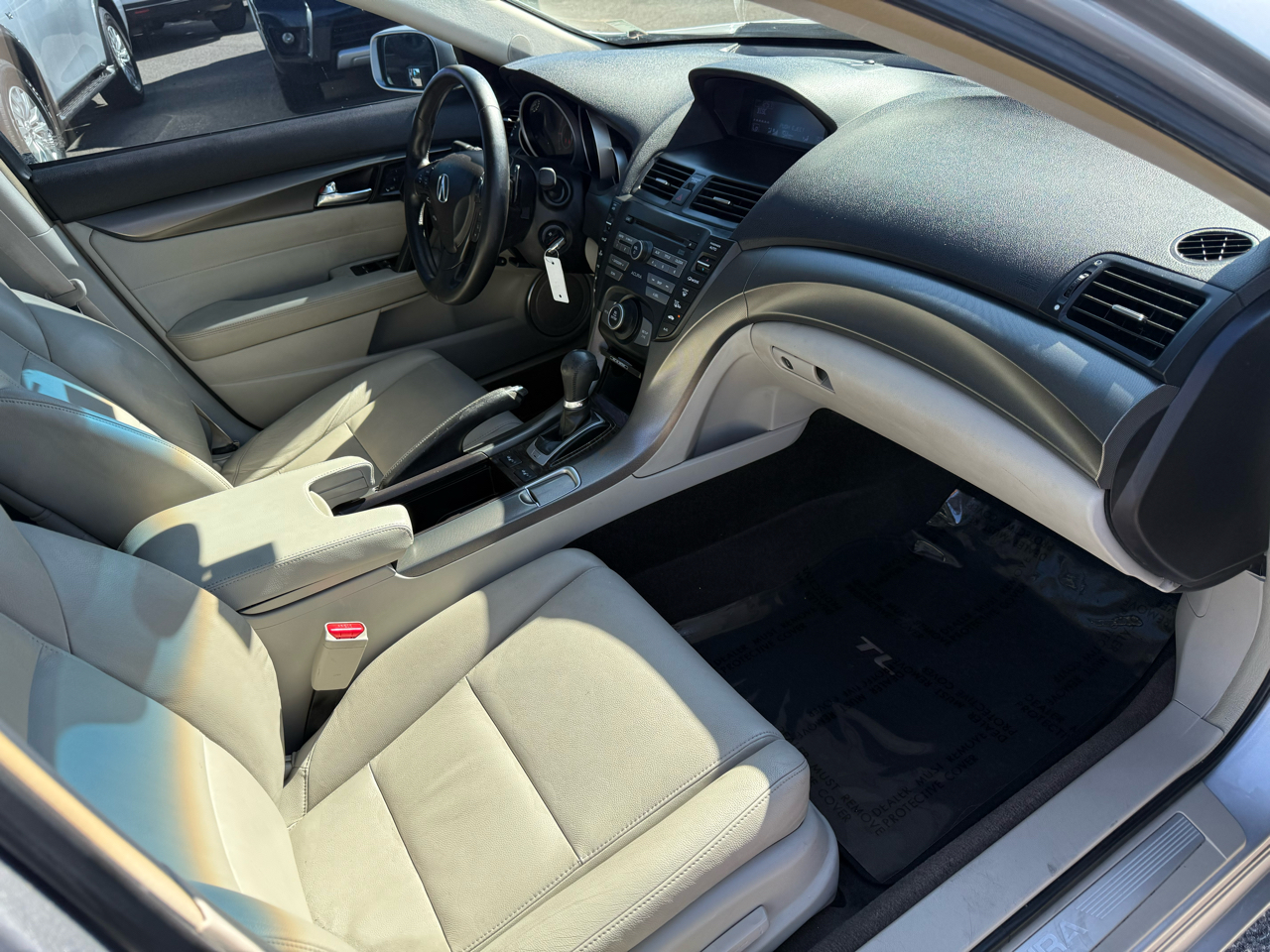 Acura TL 4dr Sdn Auto 2WD 2012