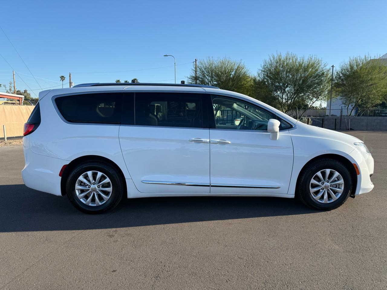 Chrysler Pacifica Touring L FWD 2019