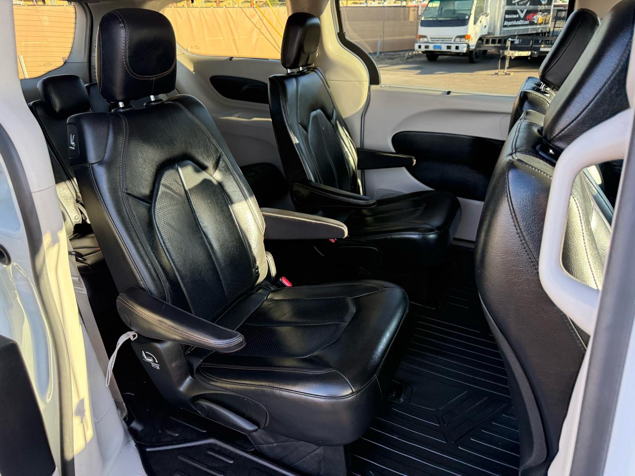 Chrysler Pacifica Touring L FWD 2019