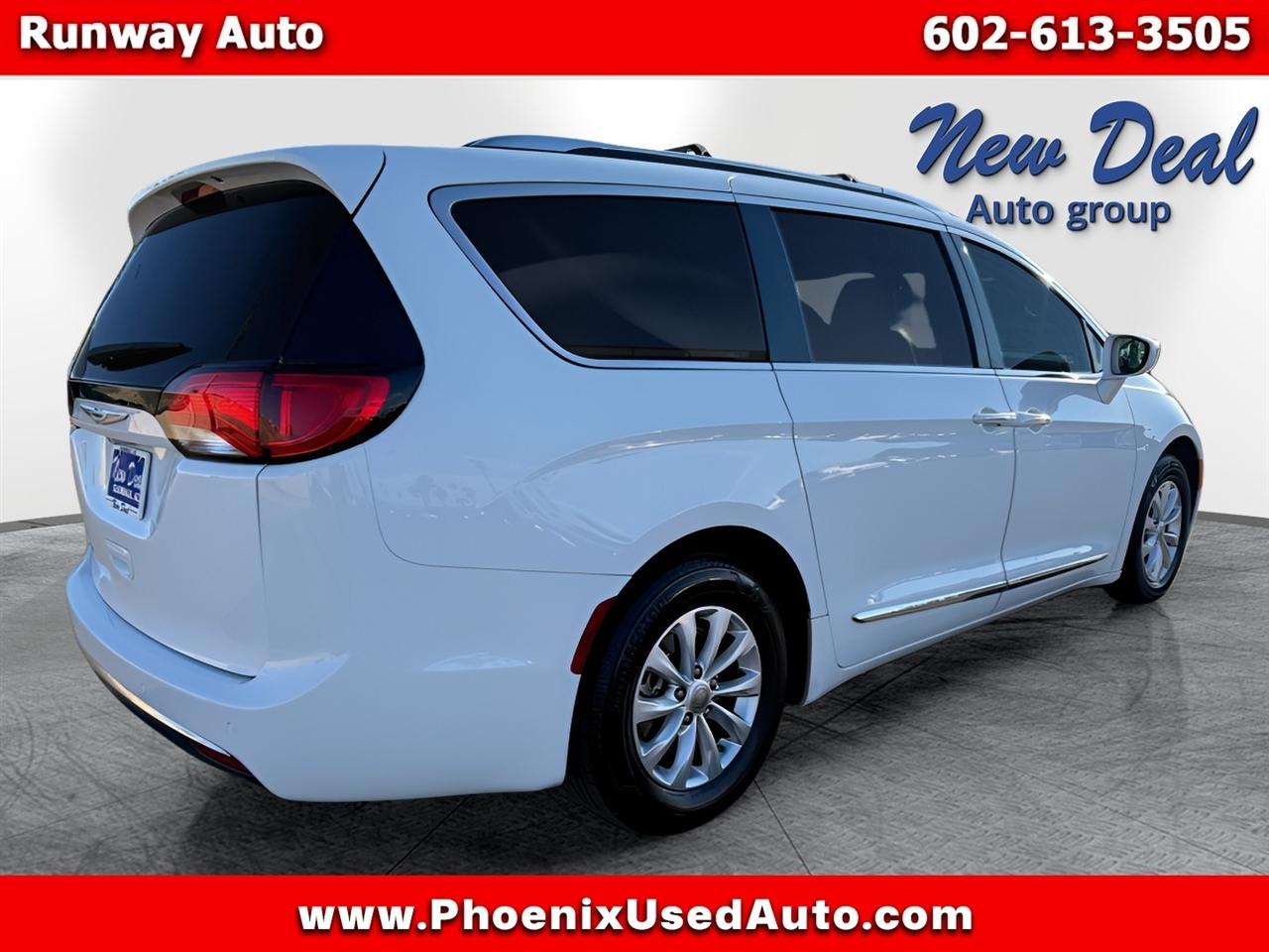 Chrysler Pacifica Touring L FWD 2019