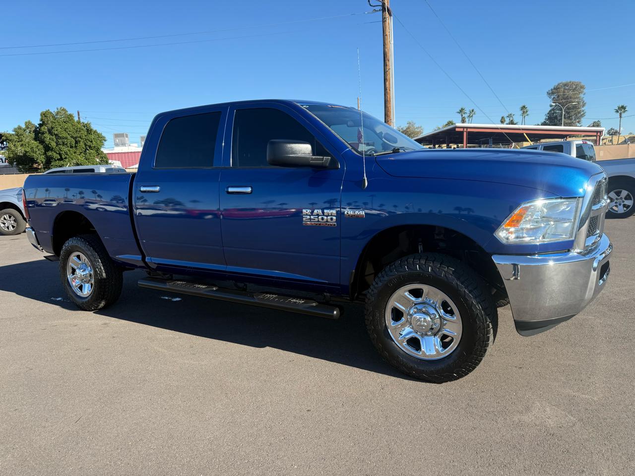RAM 2500 SLT 4x4 Crew Cab 6'4" Box 2017