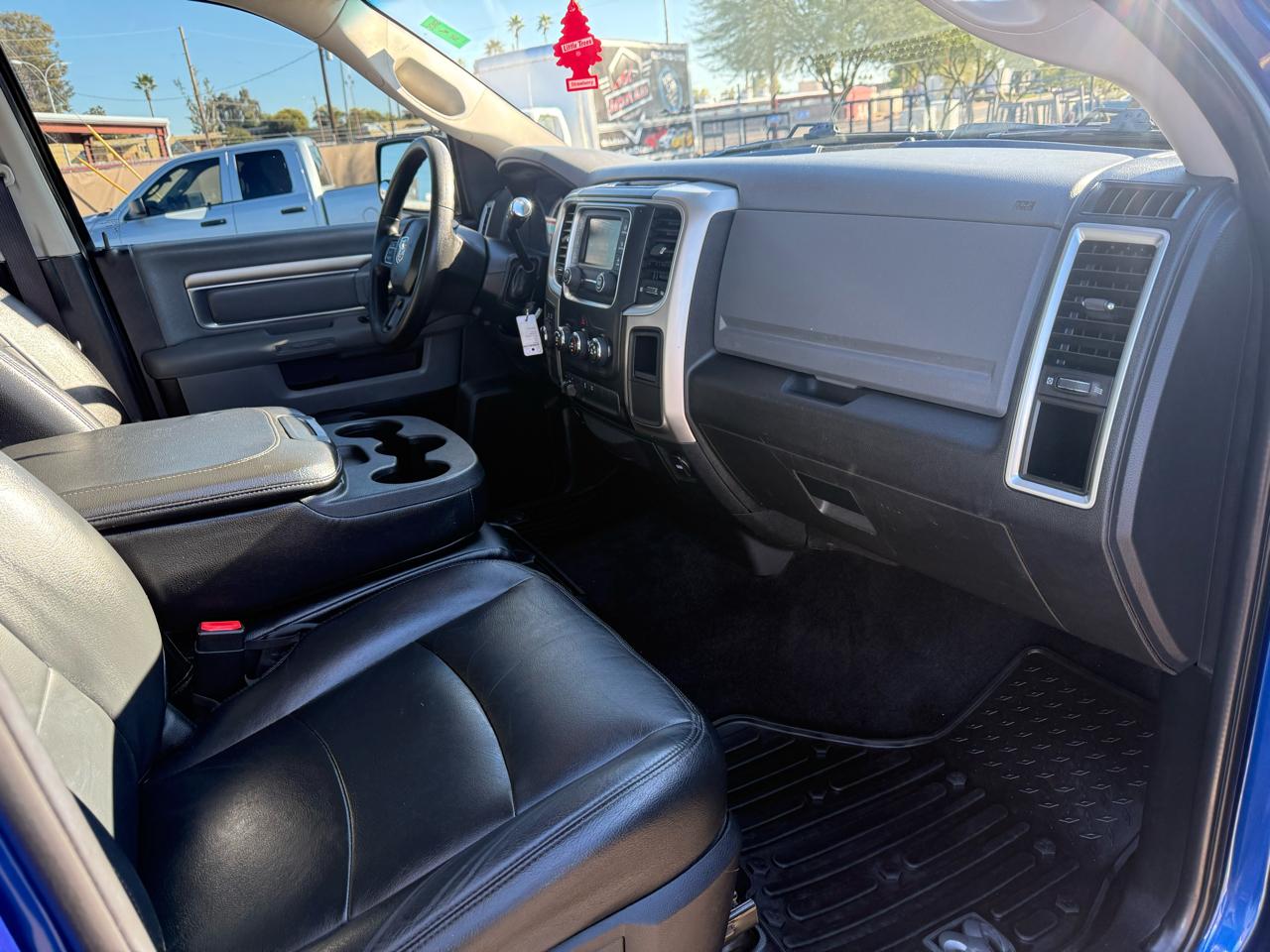 RAM 2500 SLT 4x4 Crew Cab 6'4" Box 2017