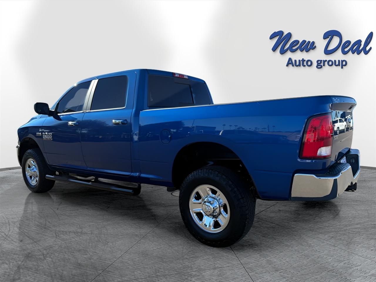 RAM 2500 SLT 4x4 Crew Cab 6'4" Box 2017