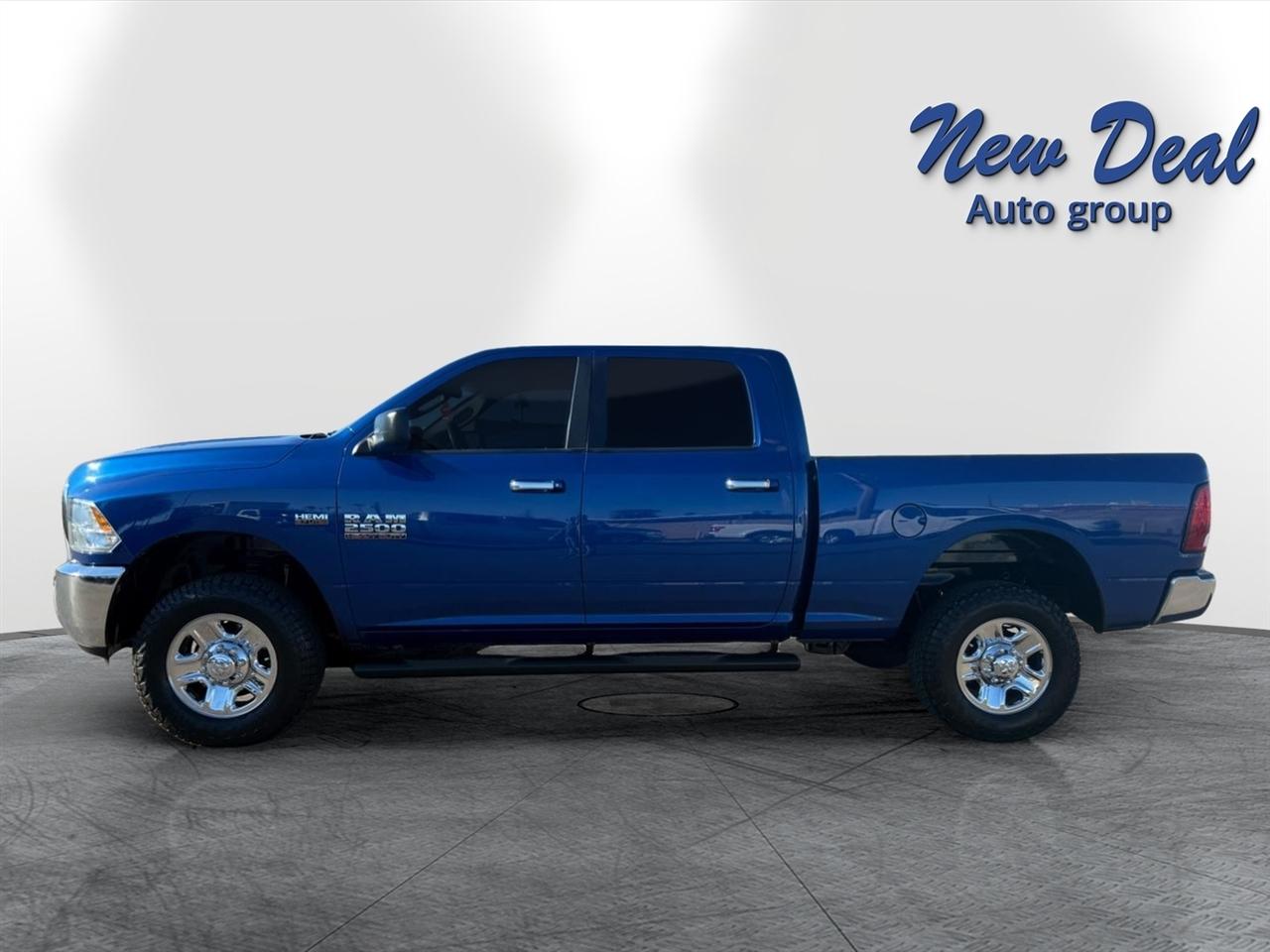 RAM 2500 SLT 4x4 Crew Cab 6'4" Box 2017