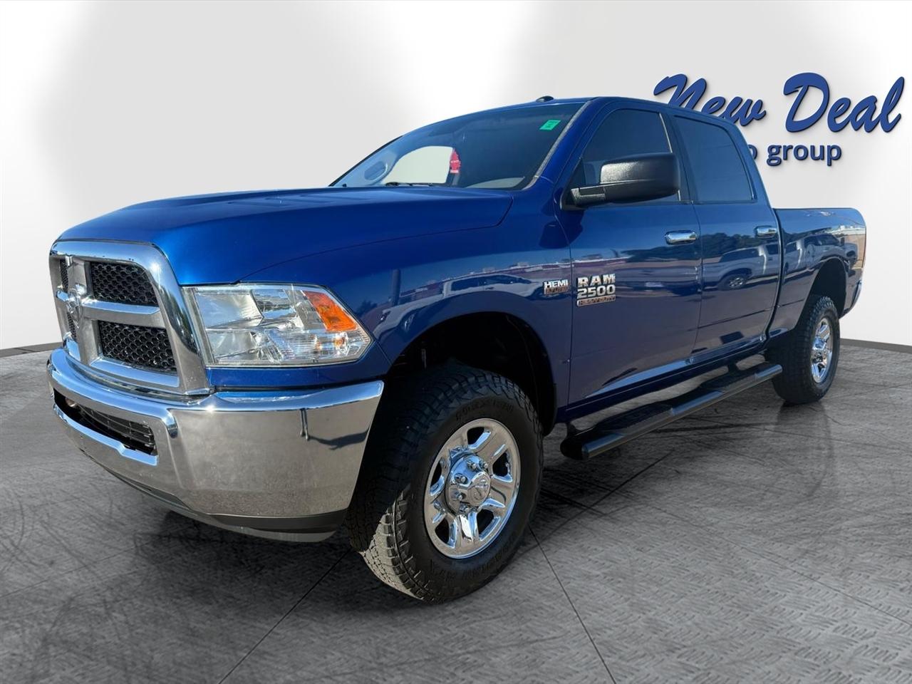 RAM 2500 SLT 4x4 Crew Cab 6'4" Box 2017