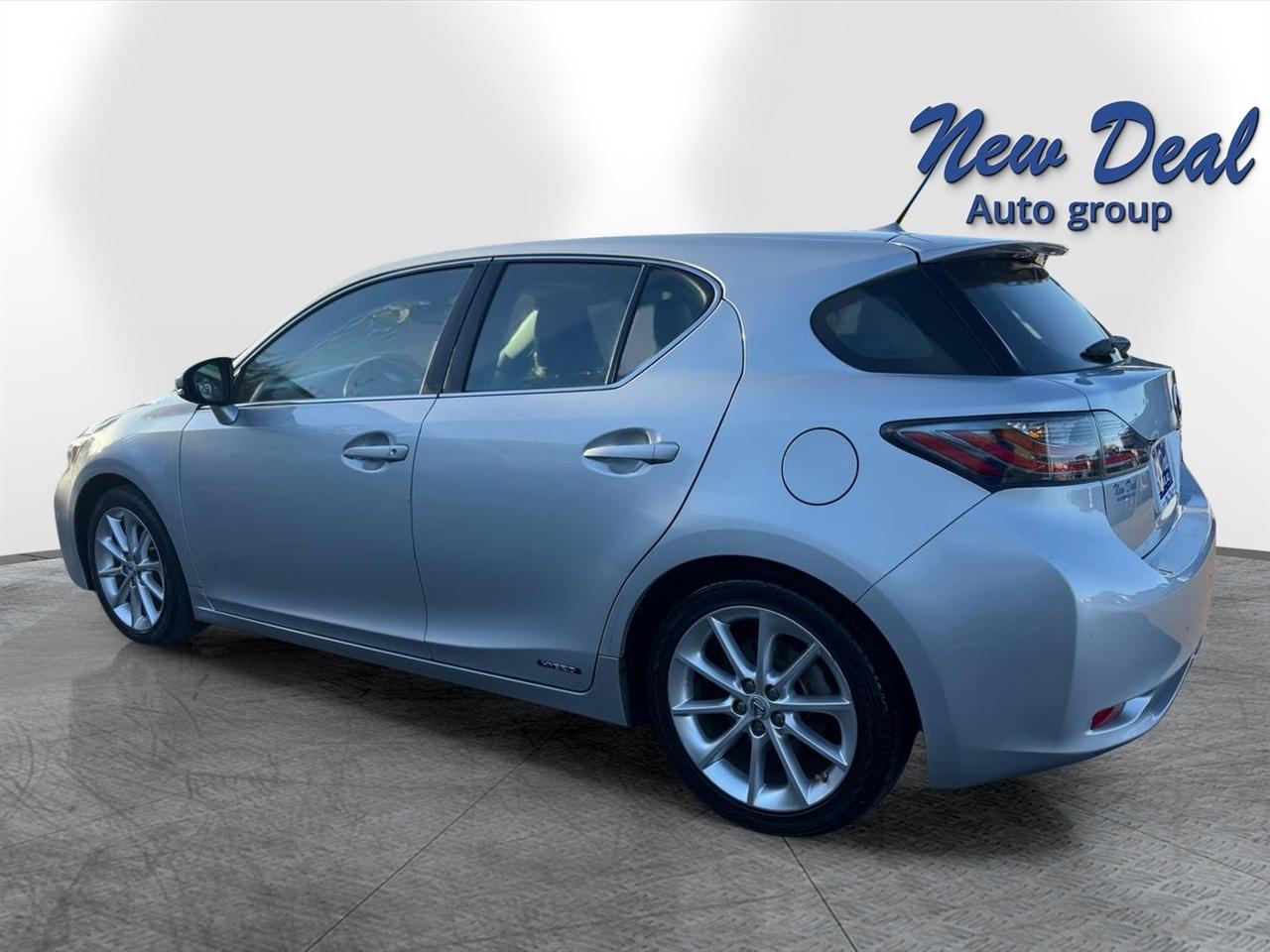 Lexus CT 200h FWD 4dr Hybrid 2011