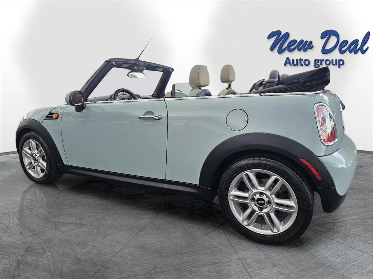MINI Cooper Convertible 2dr 2011