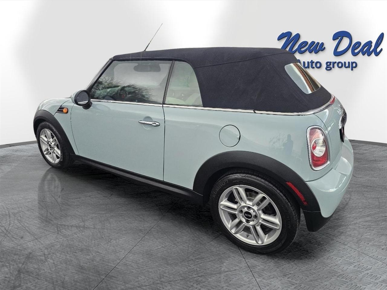 MINI Cooper Convertible 2dr 2011