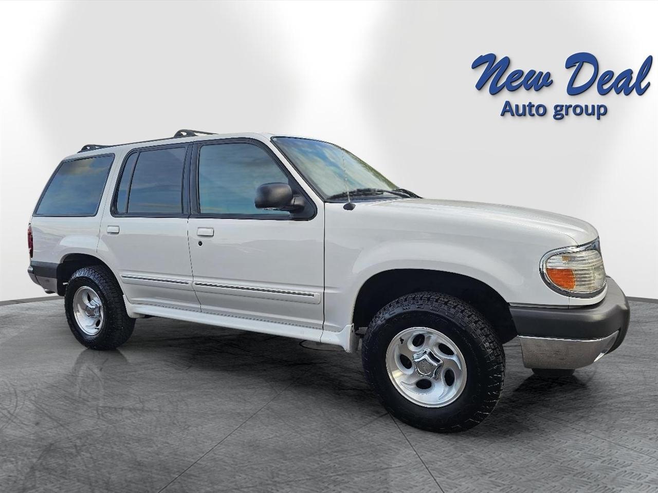 2000 Ford Explorer 4dr 112" WB XLT