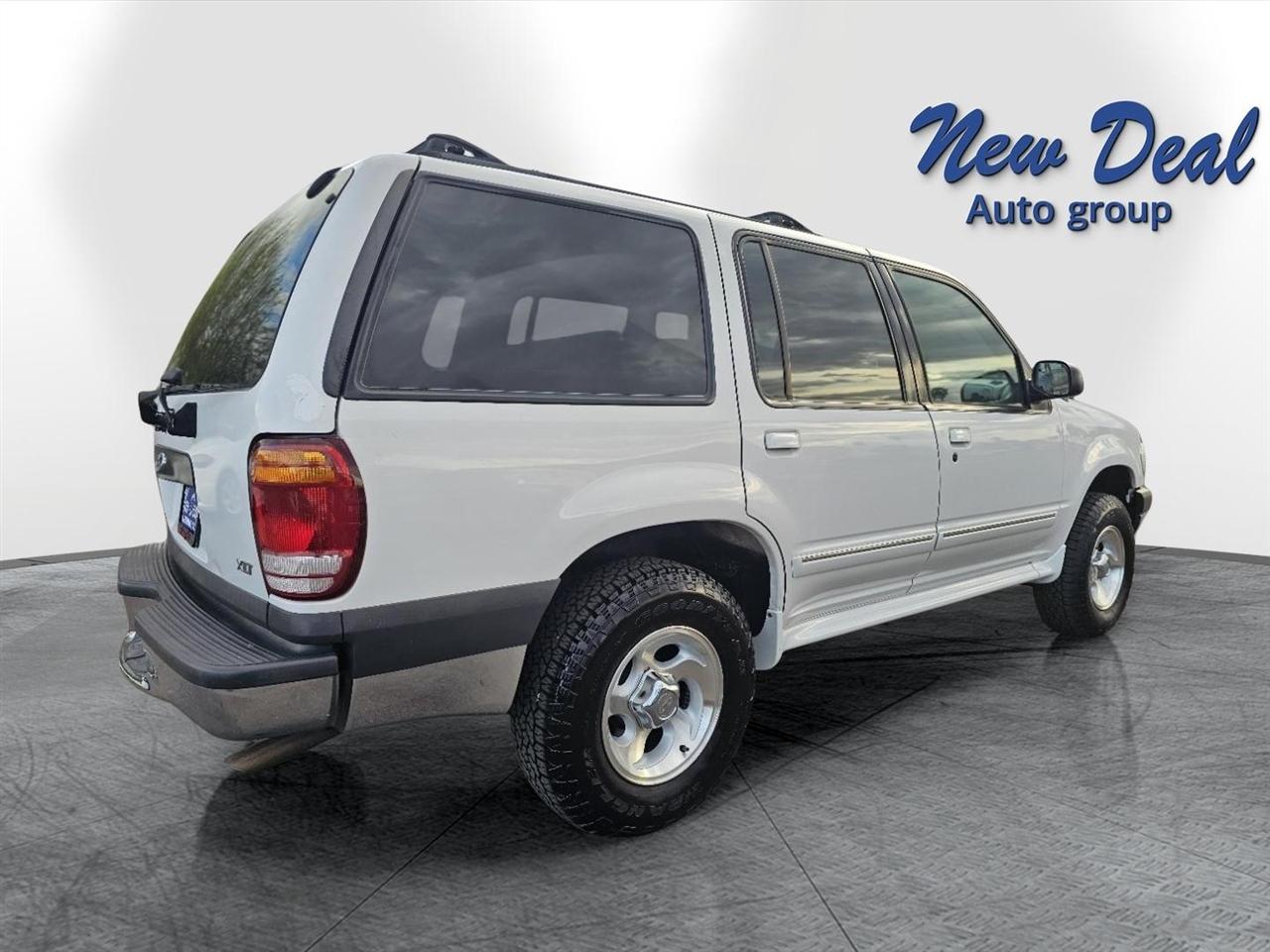 Ford Explorer 4dr 112" WB XLT 2000