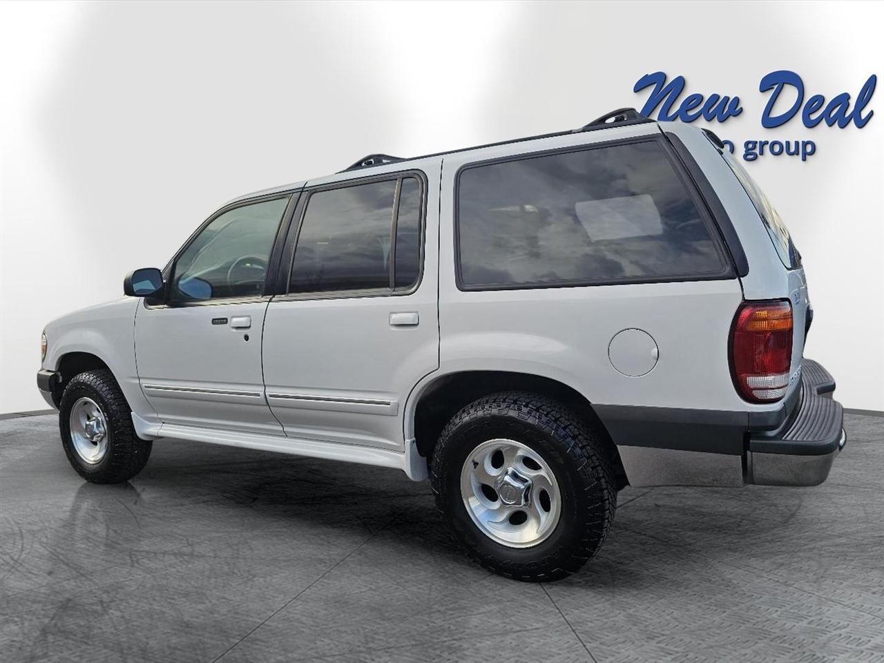 Ford Explorer 4dr 112" WB XLT 2000