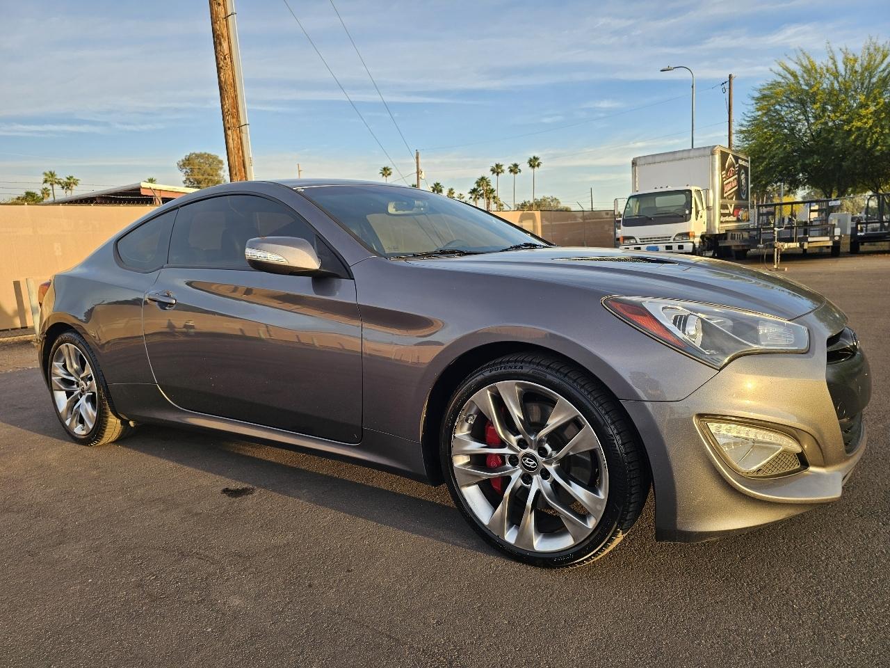 Hyundai Genesis Coupe 2dr V6 3.8L Man R-Spec 2014