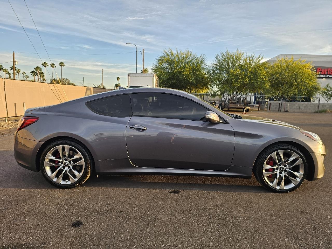 Hyundai Genesis Coupe 2dr V6 3.8L Man R-Spec 2014