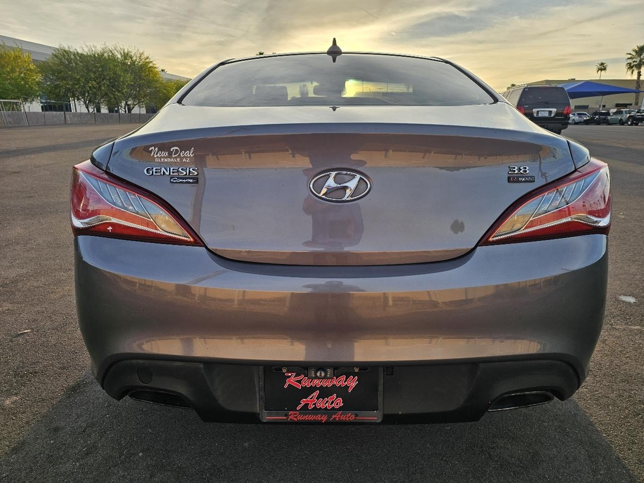Hyundai Genesis Coupe 2dr V6 3.8L Man R-Spec 2014