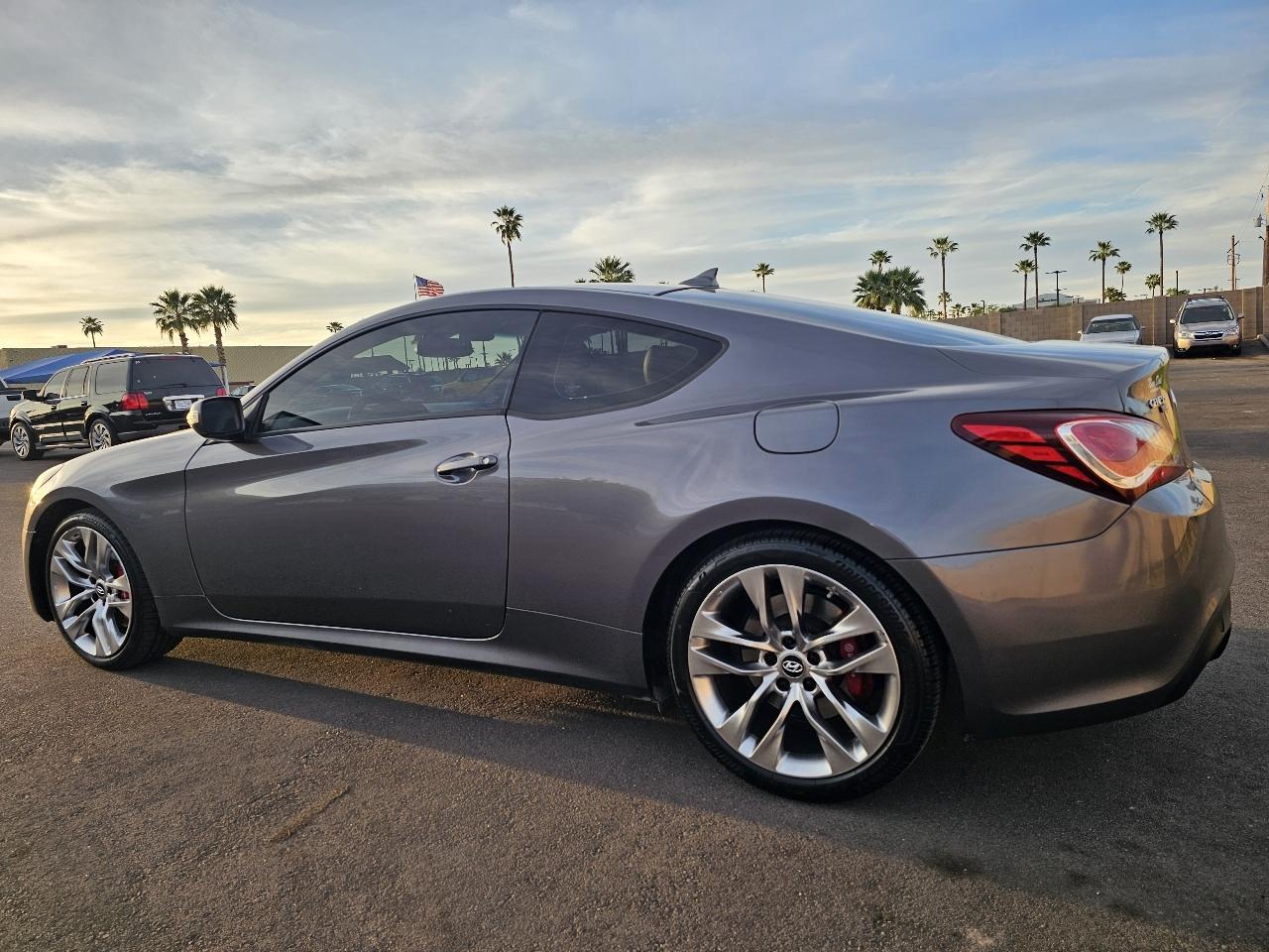 Hyundai Genesis Coupe 2dr V6 3.8L Man R-Spec 2014