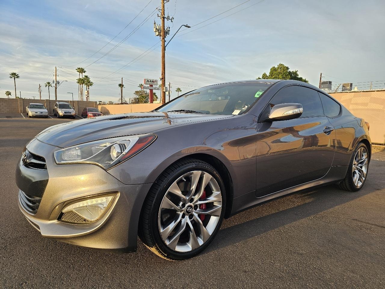 Hyundai Genesis Coupe 2dr V6 3.8L Man R-Spec 2014