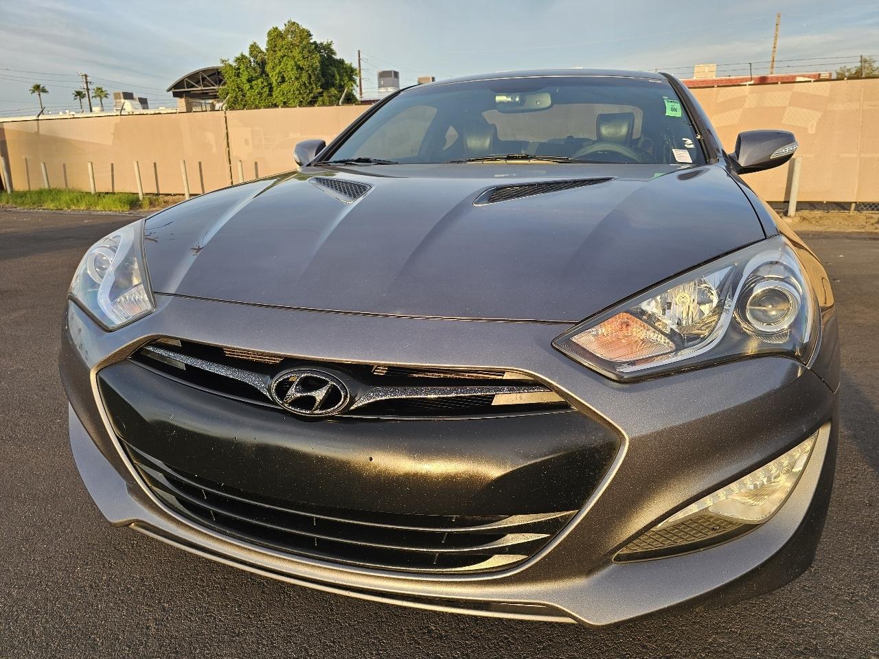 Hyundai Genesis Coupe 2dr V6 3.8L Man R-Spec 2014