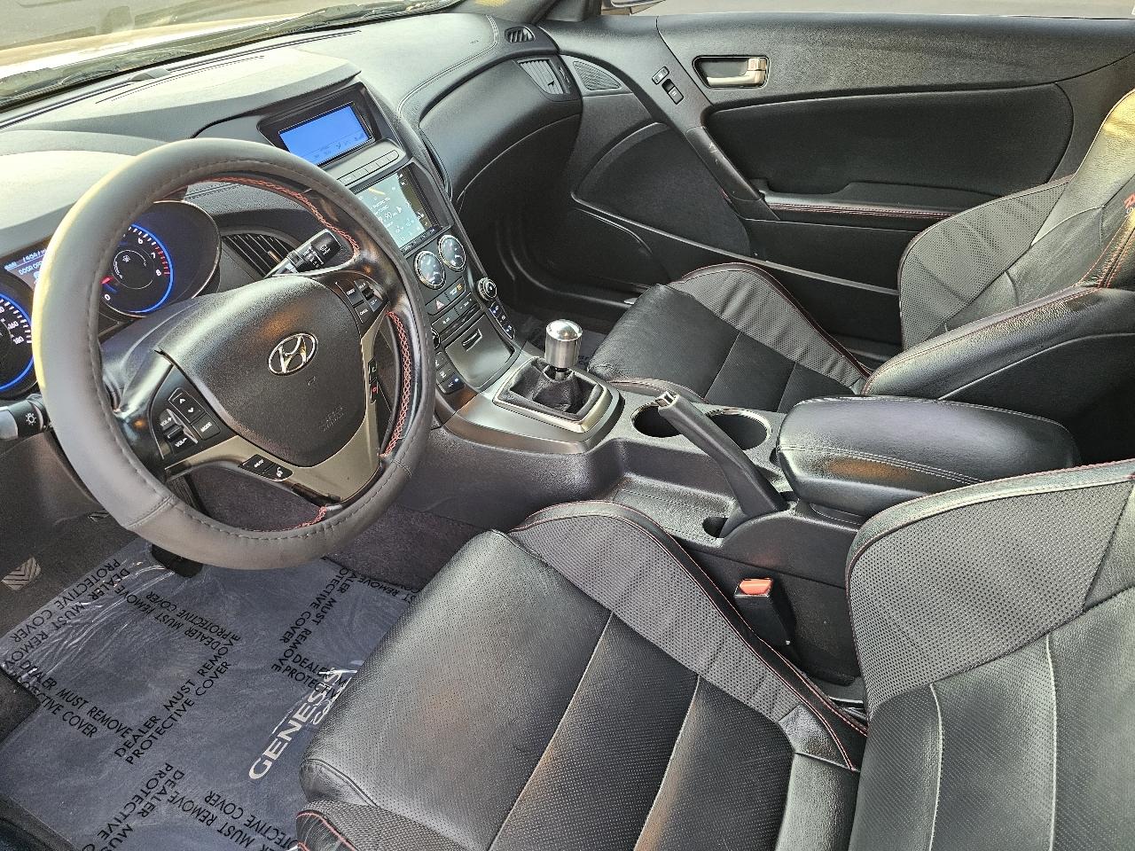 Hyundai Genesis Coupe 2dr V6 3.8L Man R-Spec 2014