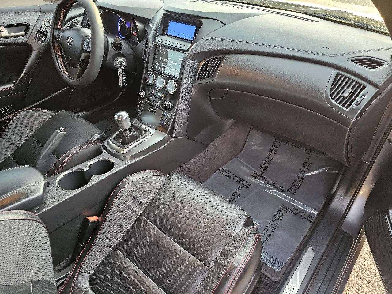 Hyundai Genesis Coupe 2dr V6 3.8L Man R-Spec 2014