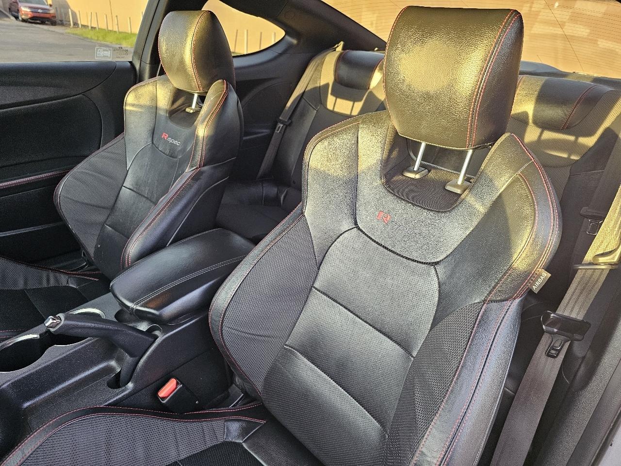 Hyundai Genesis Coupe 2dr V6 3.8L Man R-Spec 2014