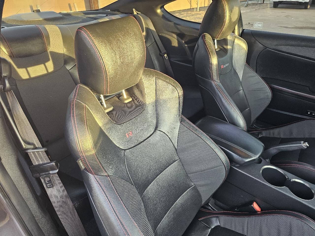 Hyundai Genesis Coupe 2dr V6 3.8L Man R-Spec 2014