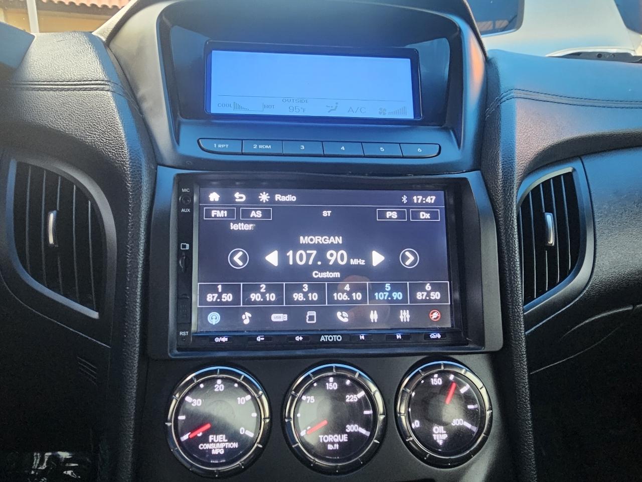 Hyundai Genesis Coupe 2dr V6 3.8L Man R-Spec 2014