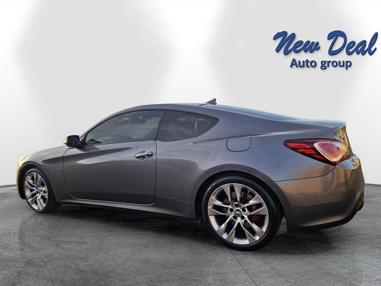Hyundai Genesis Coupe 2dr V6 3.8L Man R-Spec 2014
