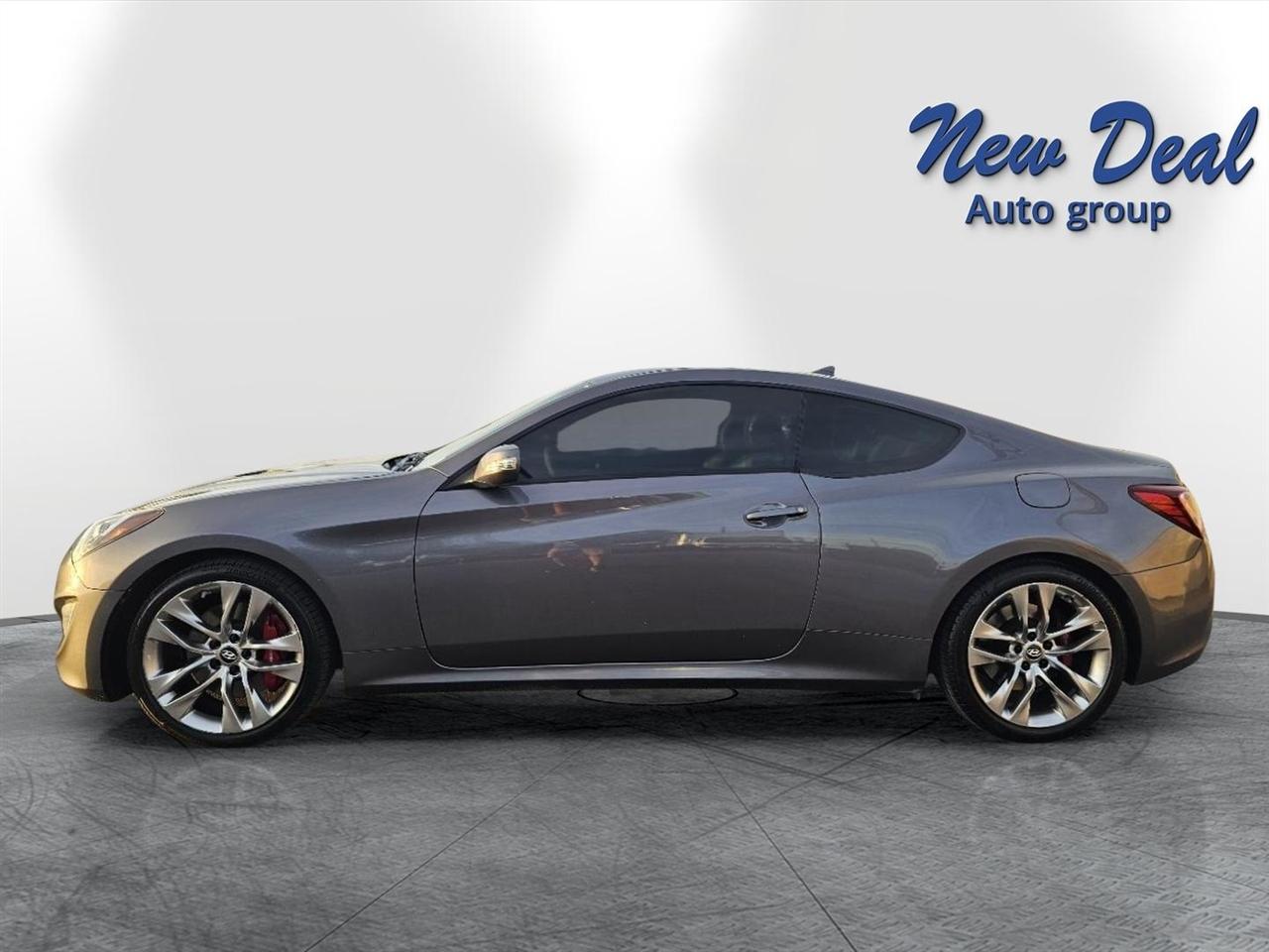 Hyundai Genesis Coupe 2dr V6 3.8L Man R-Spec 2014