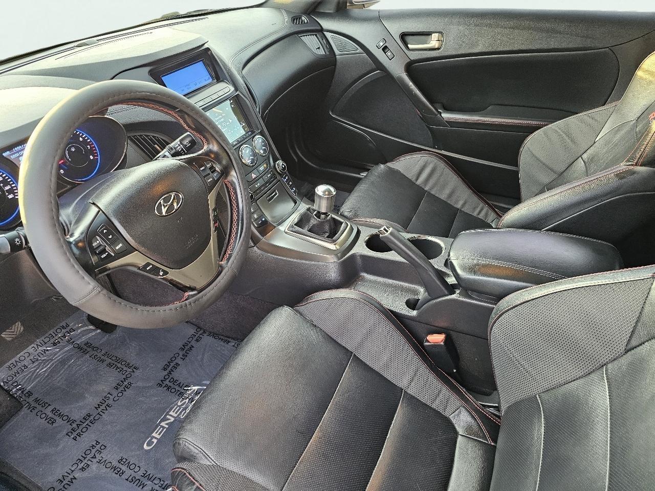 Hyundai Genesis Coupe 2dr V6 3.8L Man R-Spec 2014