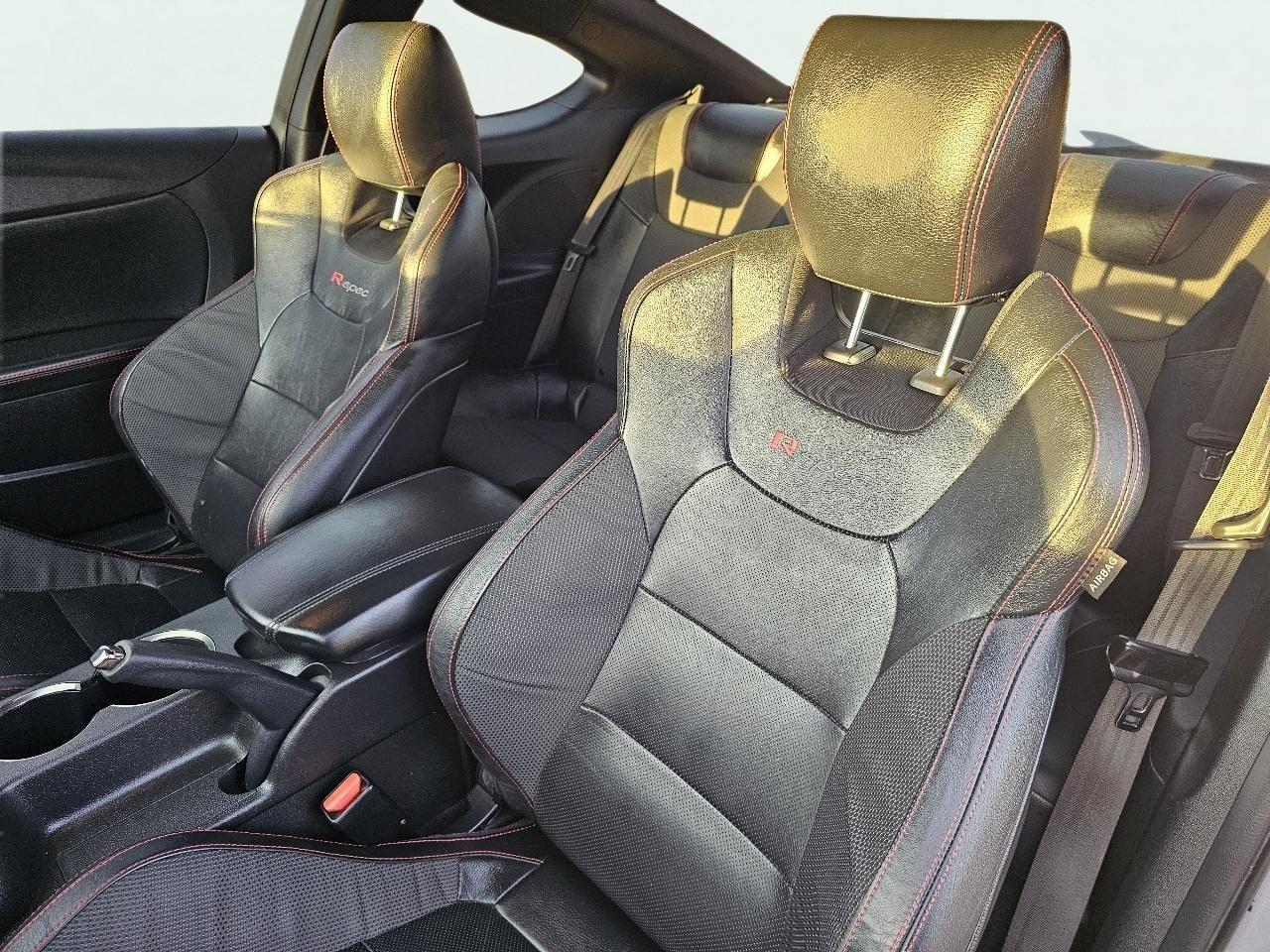 Hyundai Genesis Coupe 2dr V6 3.8L Man R-Spec 2014