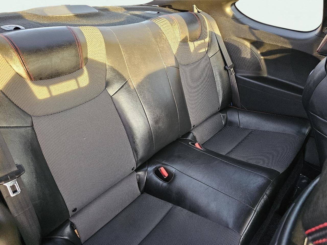 Hyundai Genesis Coupe 2dr V6 3.8L Man R-Spec 2014