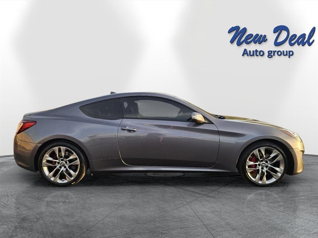 Hyundai Genesis Coupe 2dr V6 3.8L Man R-Spec 2014