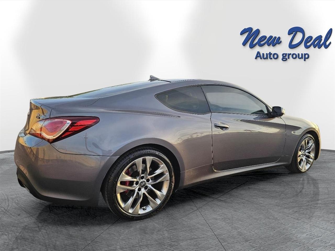 Hyundai Genesis Coupe 2dr V6 3.8L Man R-Spec 2014