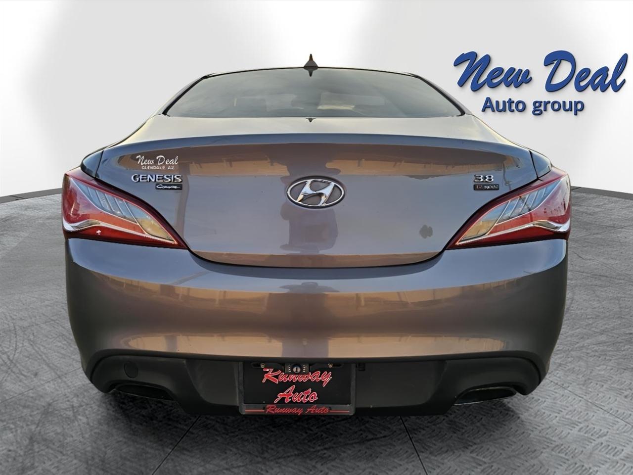 Hyundai Genesis Coupe 2dr V6 3.8L Man R-Spec 2014