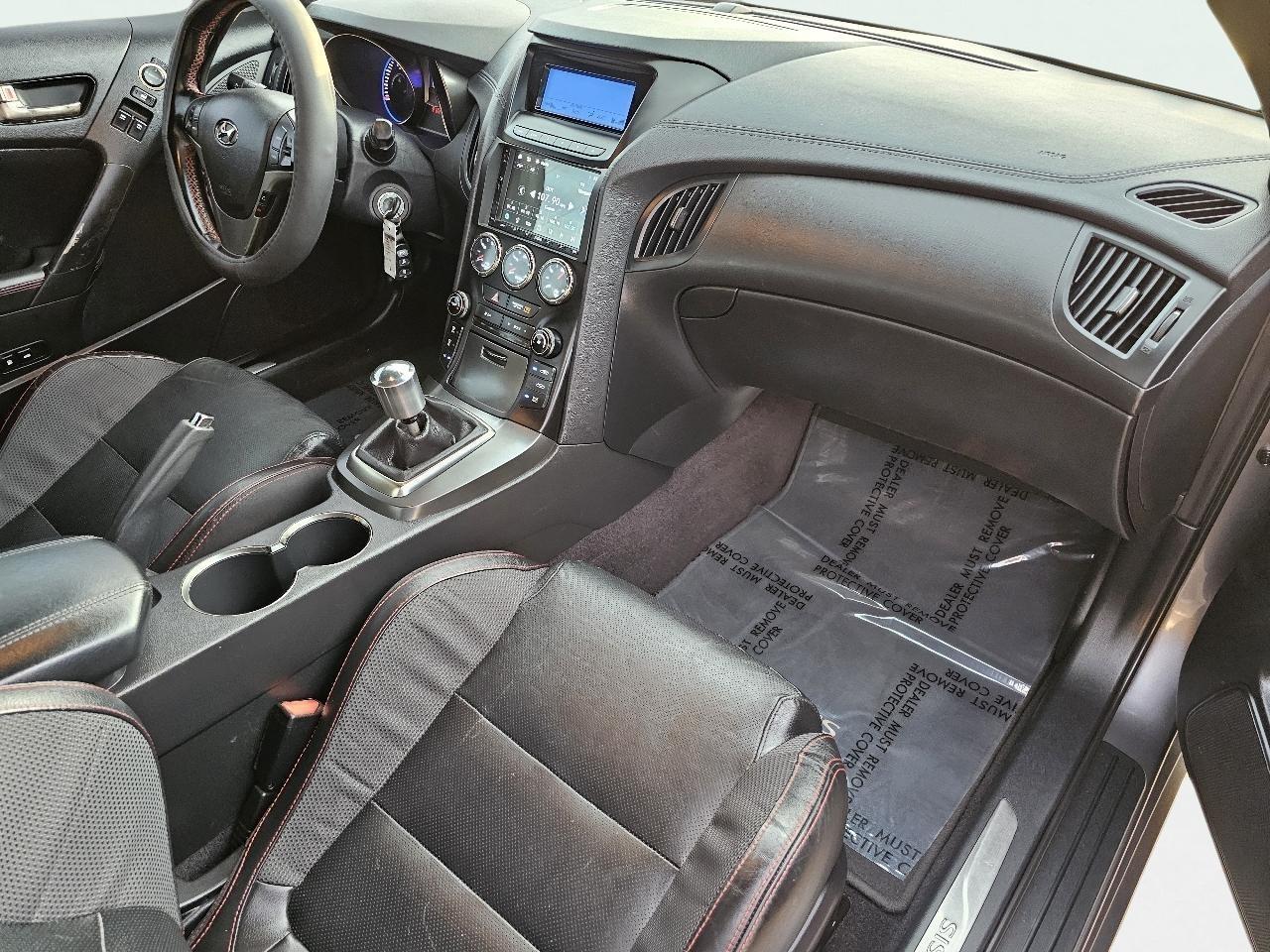 Hyundai Genesis Coupe 2dr V6 3.8L Man R-Spec 2014