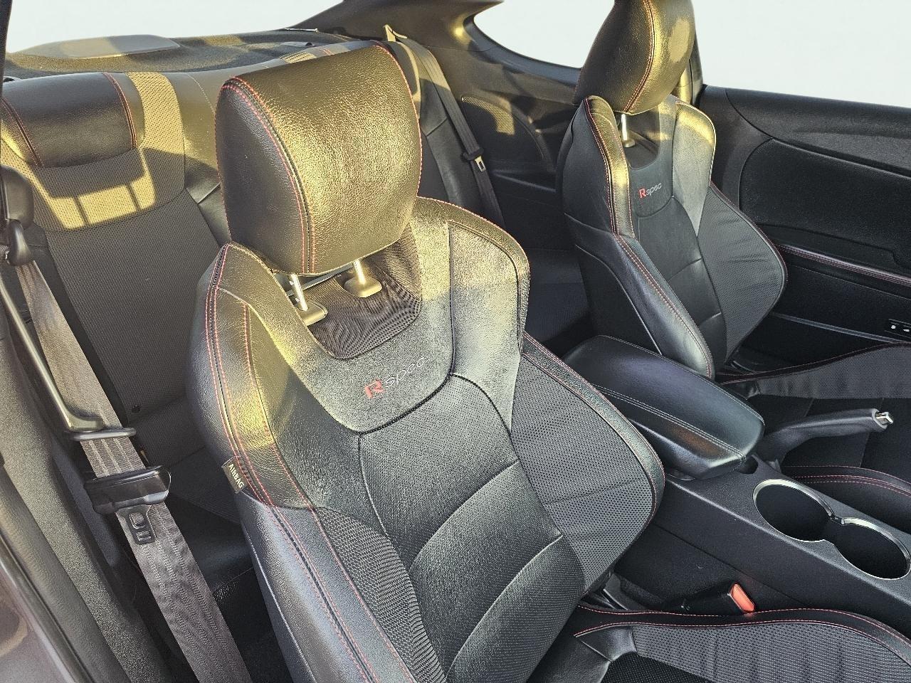 Hyundai Genesis Coupe 2dr V6 3.8L Man R-Spec 2014