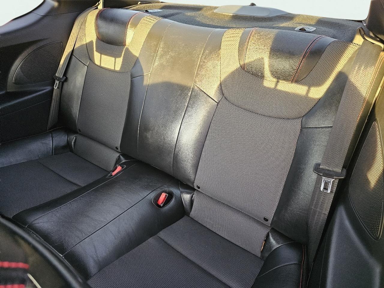 Hyundai Genesis Coupe 2dr V6 3.8L Man R-Spec 2014