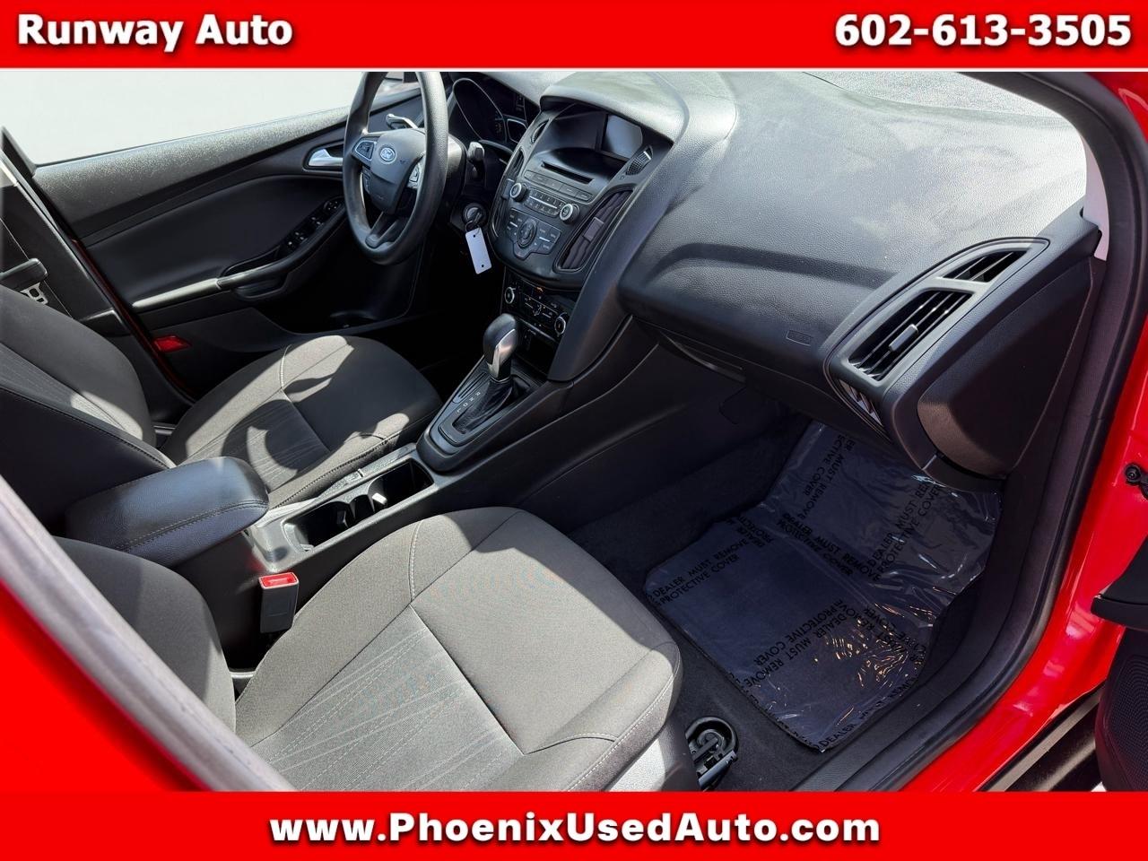 Ford Focus SE Sedan 2017