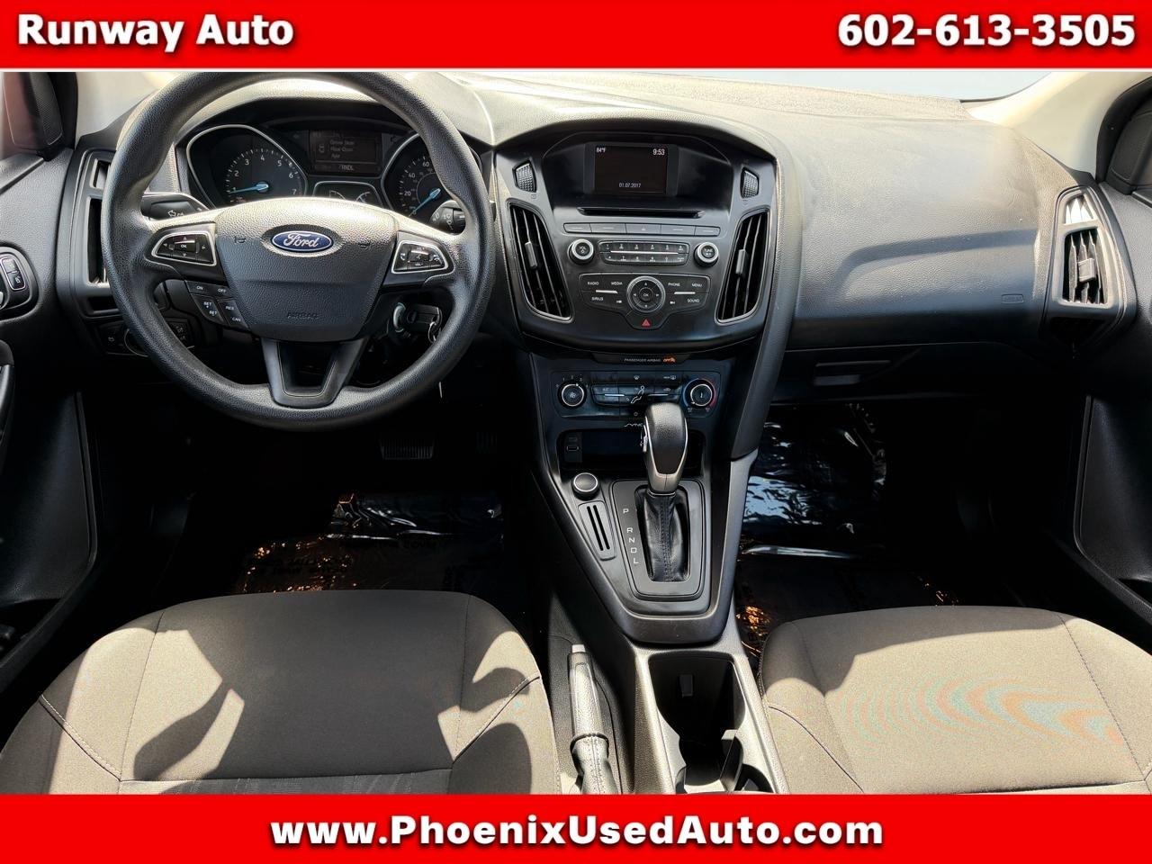 Ford Focus SE Sedan 2017