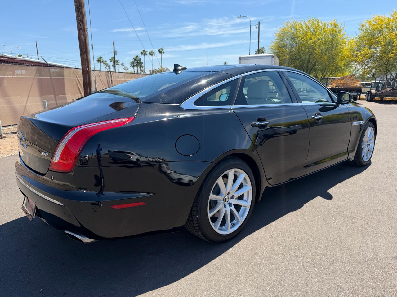 Jaguar XJ 4dr Sdn RWD 2013