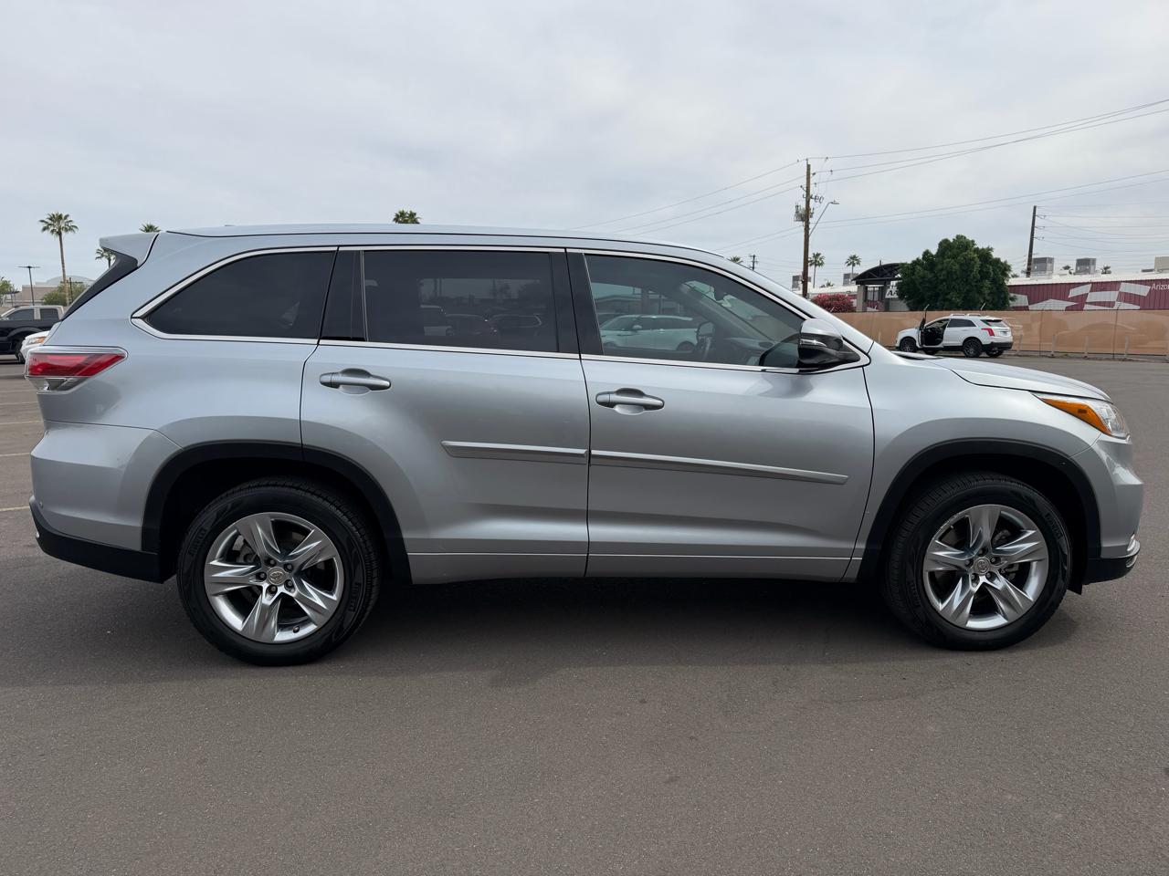 Toyota Highlander FWD 4dr V6 Limited (Natl) 2015