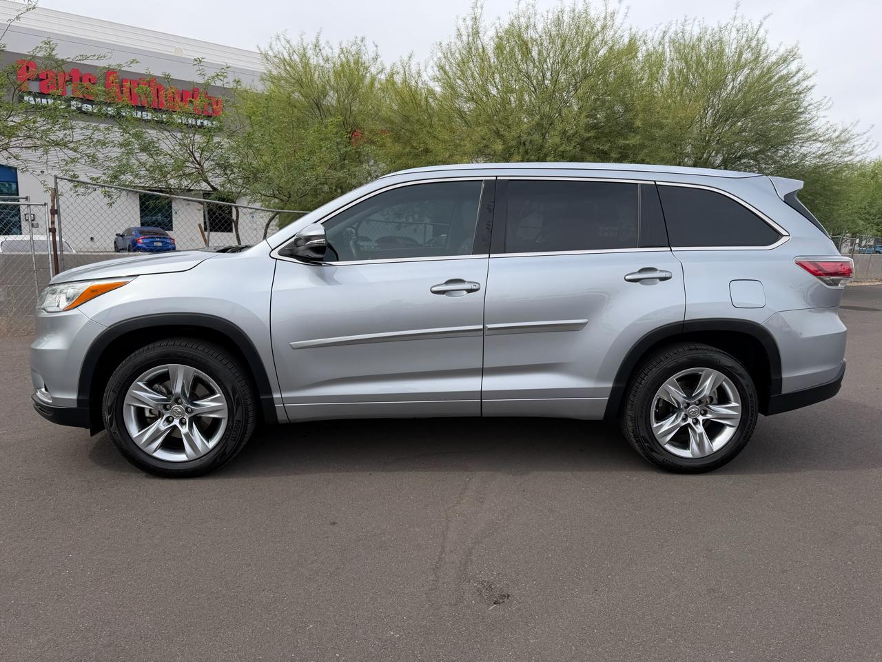 Toyota Highlander FWD 4dr V6 Limited (Natl) 2015