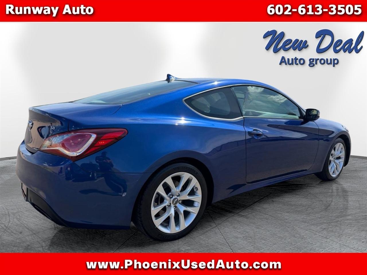 Hyundai Genesis Coupe 2dr 3.8L Man Base w/Black Seats 2015