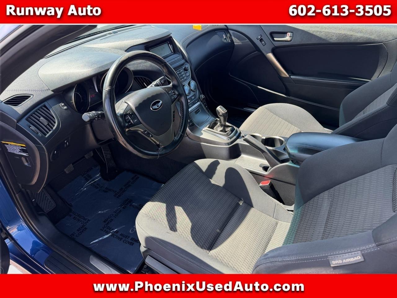 Hyundai Genesis Coupe 2dr 3.8L Man Base w/Black Seats 2015